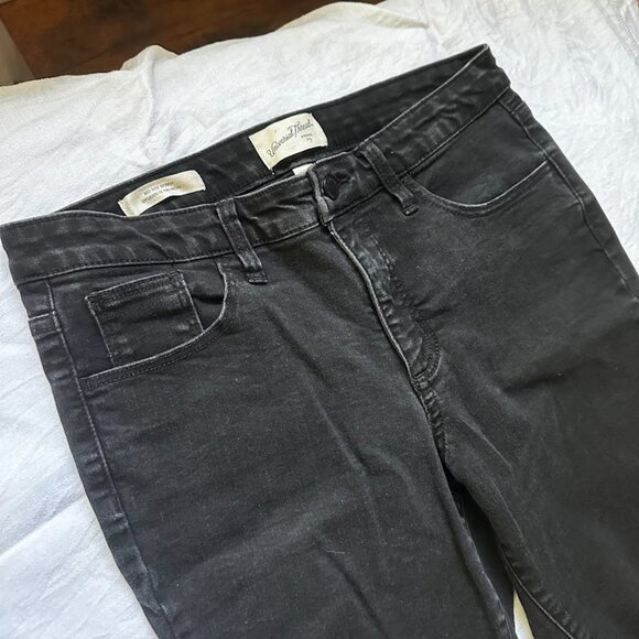 Universal Thread Black Mid-Rise Distressed Skinny Jeans Frayed Hem Size 8 / 29 R - Picture 5 of 13